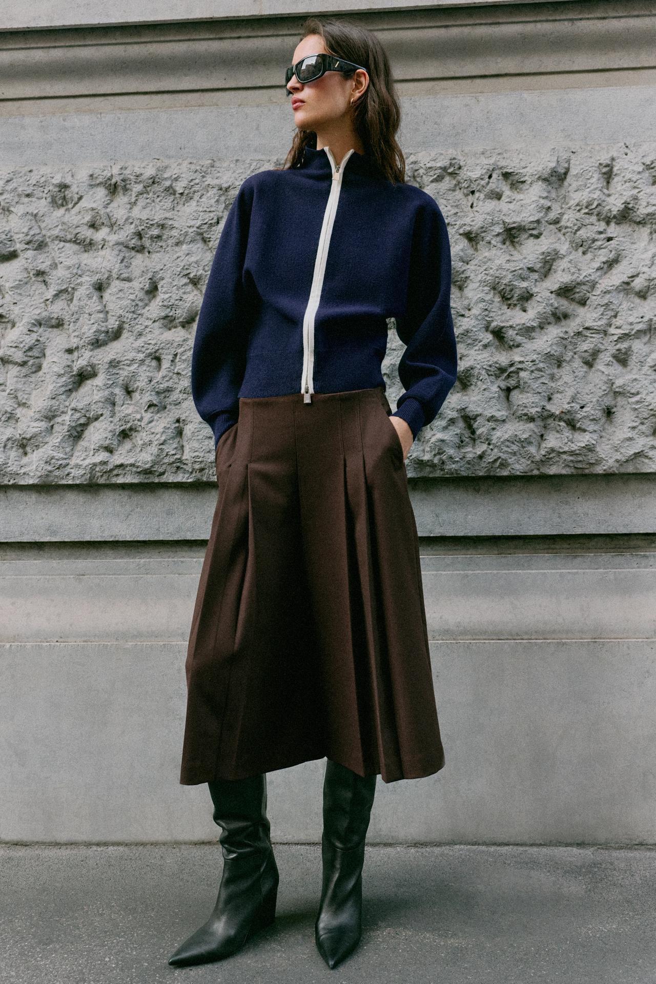 LONG PLEATED BERMUDA SHORTS
