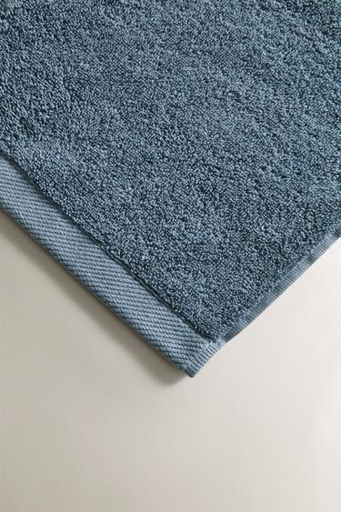 SERVIETTE DE BAIN COTON ÉPONGE UNIE (500 GXM²) - Bleu moyen de Zara - Image 2