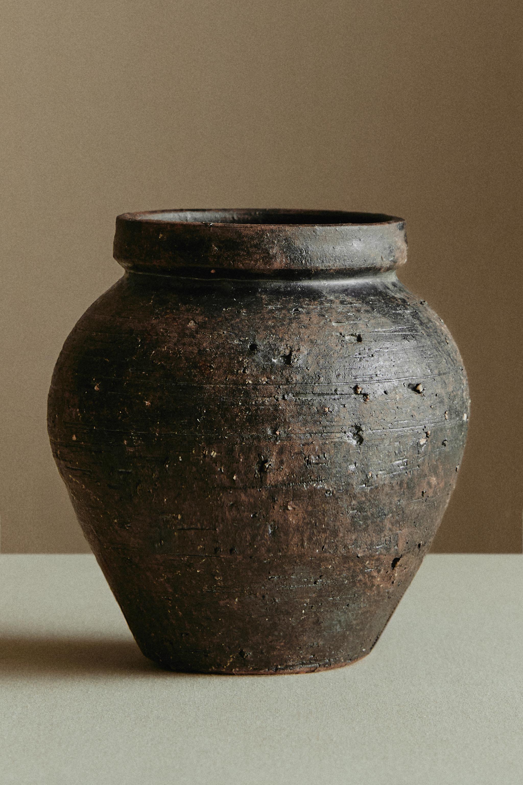 TEXTURED CERAMIC VASE