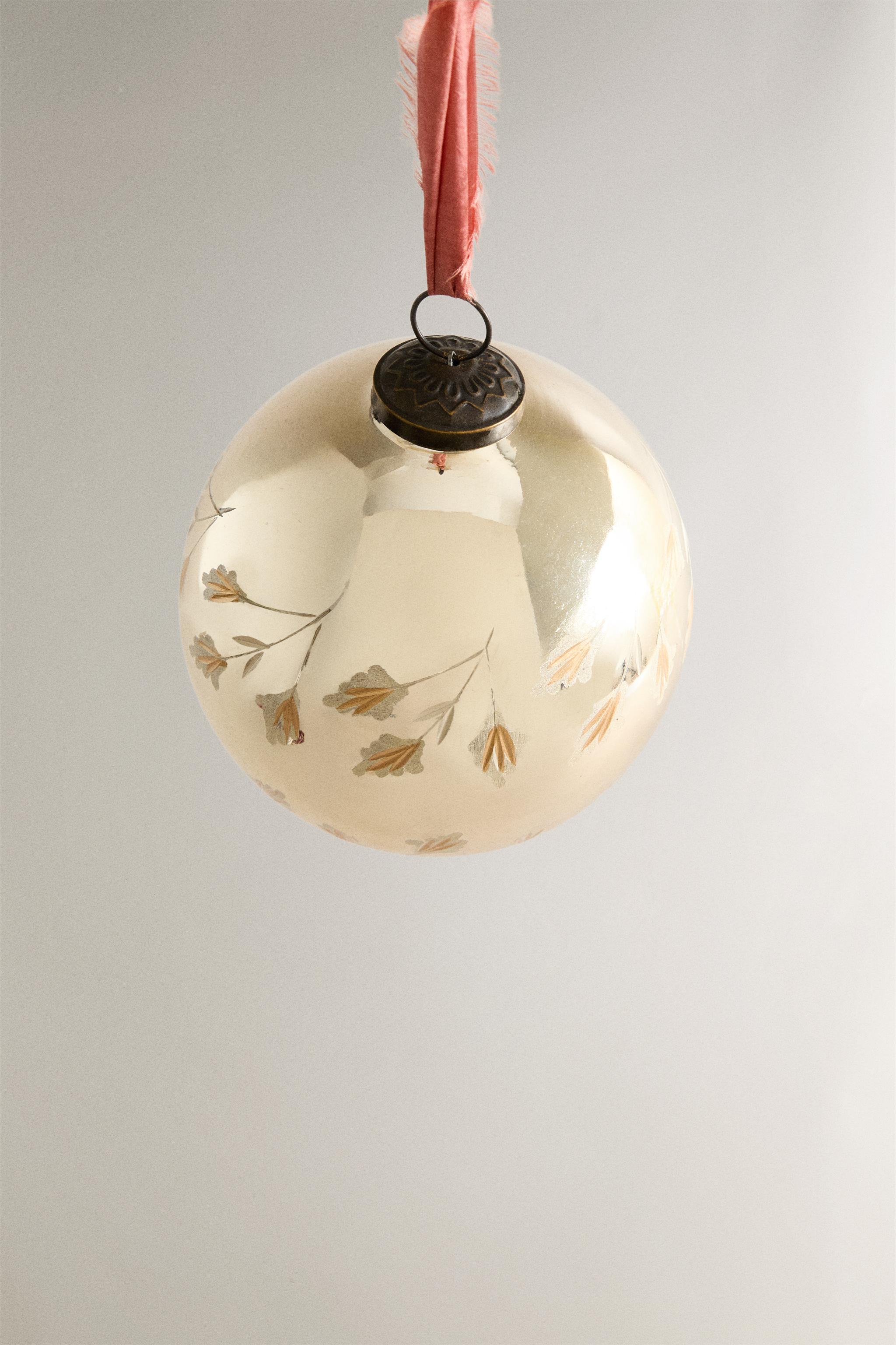 SHINY CHRISTMAS TREE BALL ORNAMENT WITH LEAVES