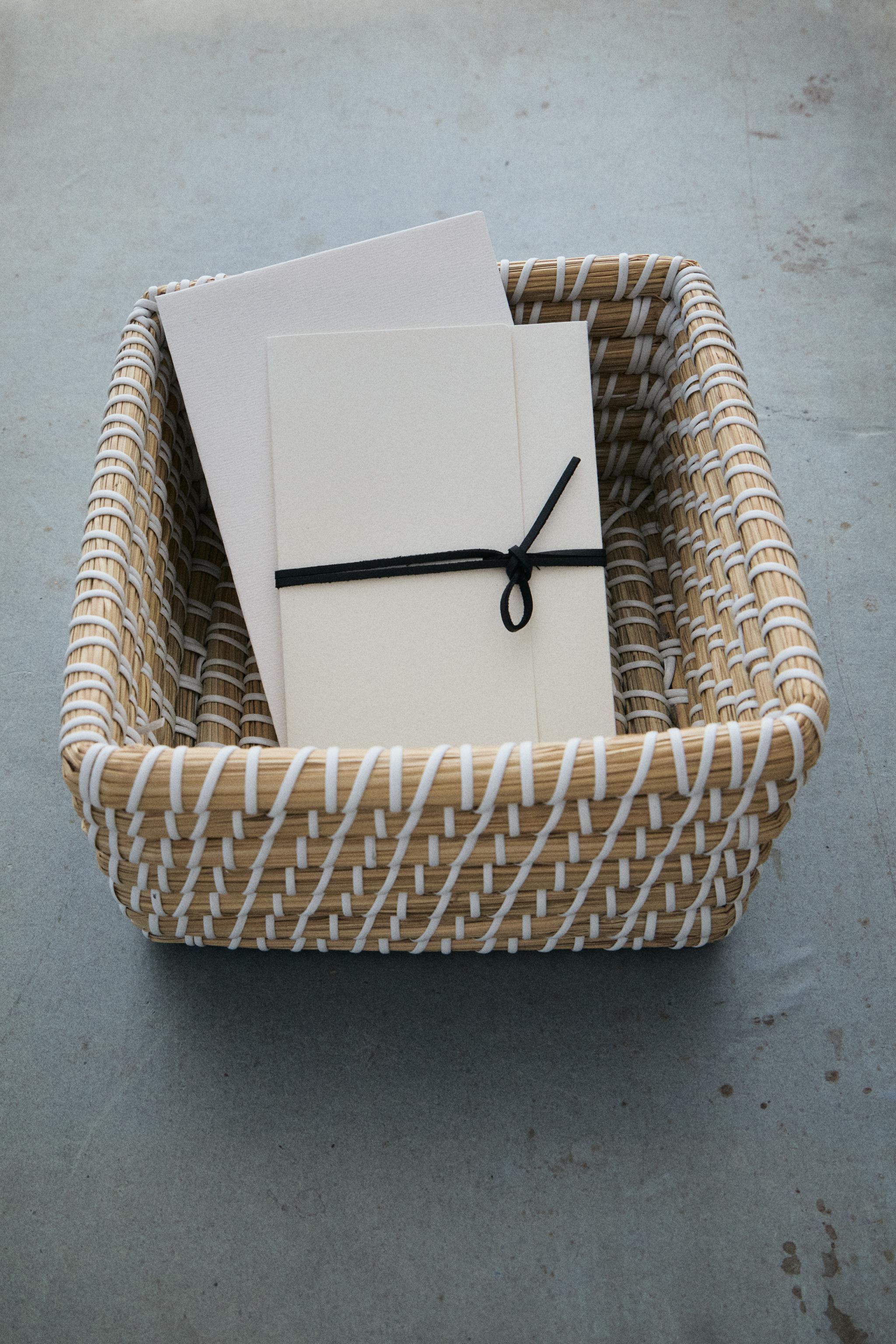 CONTRASTING RECTANGULAR BASKET