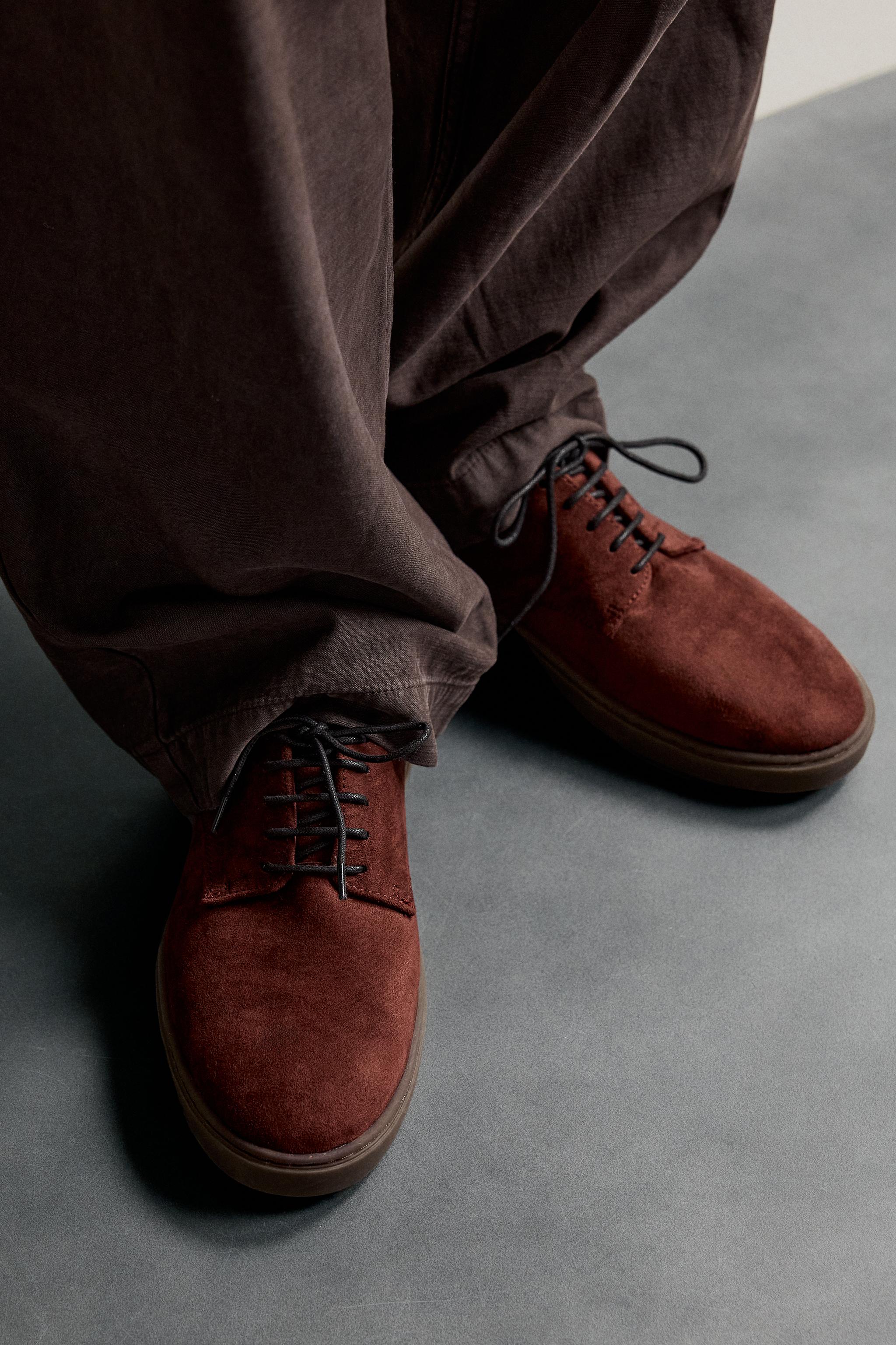 CASUAL SHOES