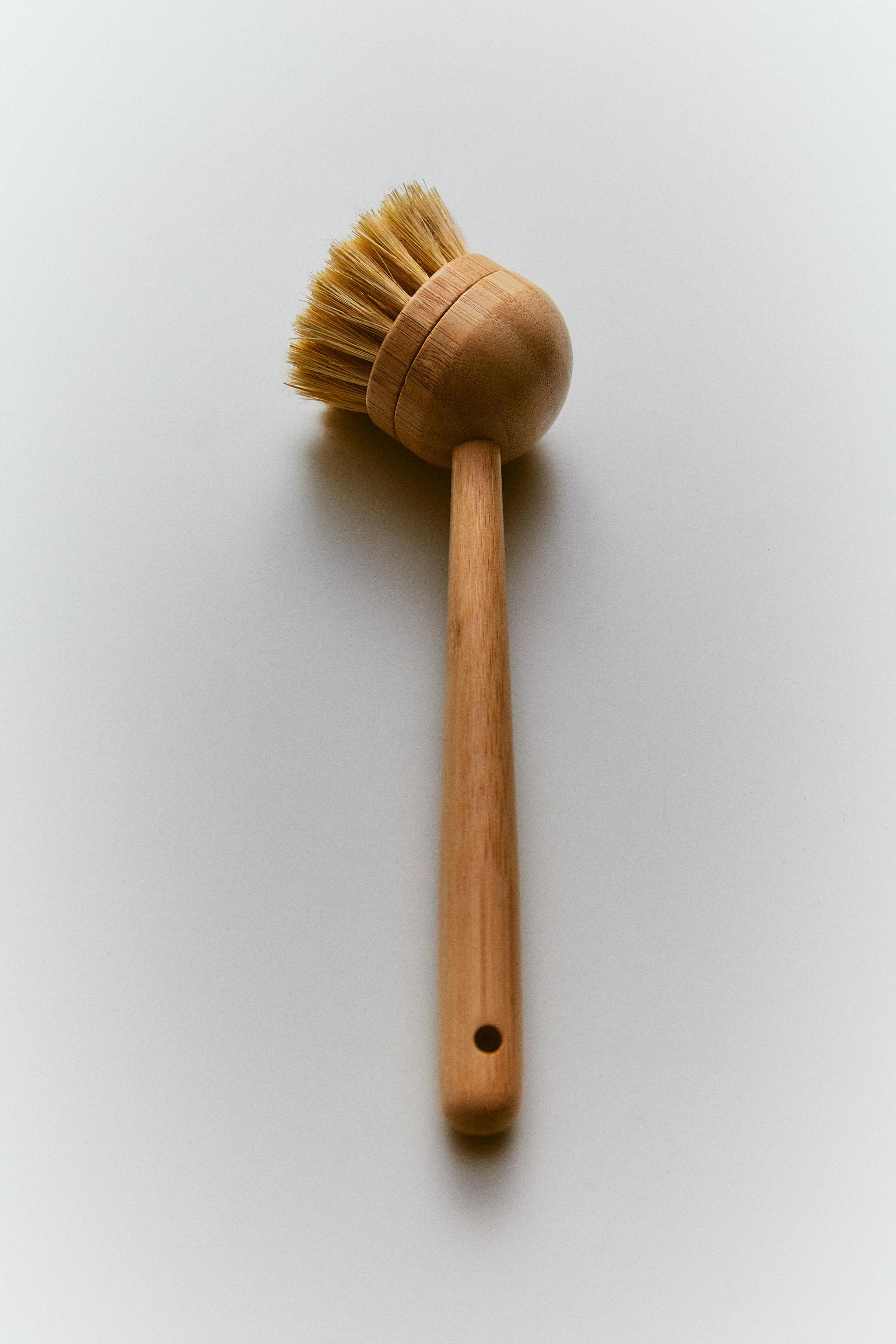 BRUSH WITH INTERCHANGEABLE BRISTLES — Light beige