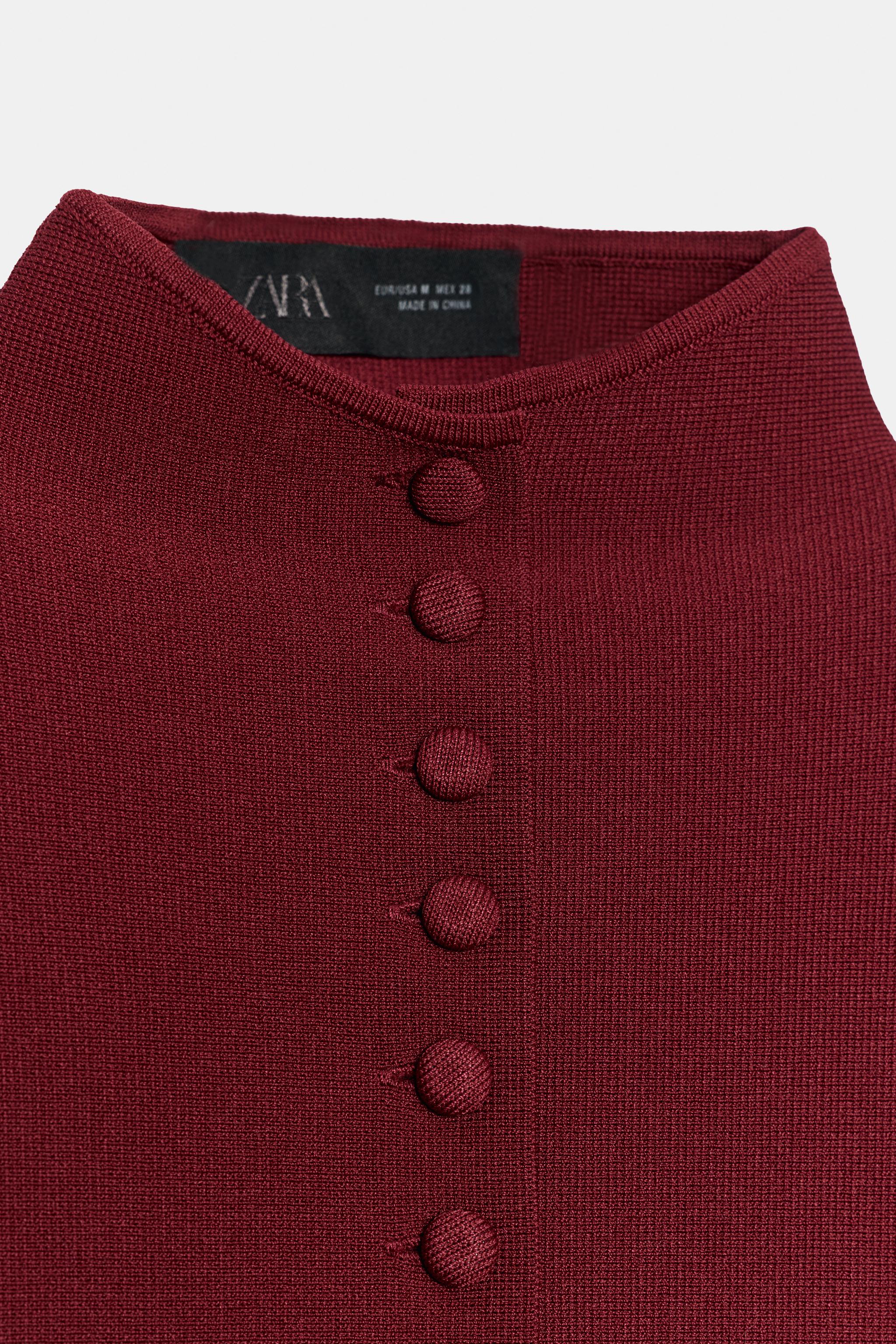 GILET EN MAILLE AVEC BOUTON REVÊTU