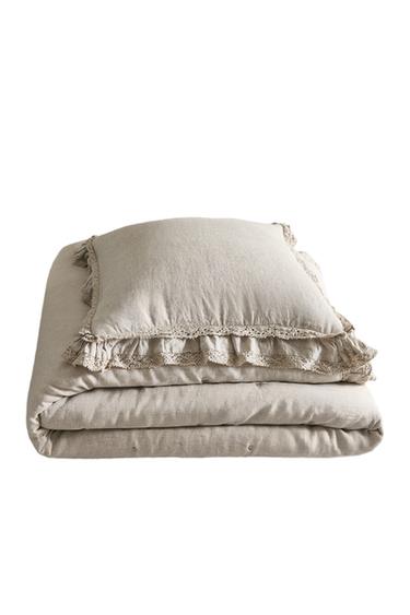 LINEN QUILTED BEDSPREAD WITH LACE TRIM - Light beige by Zara