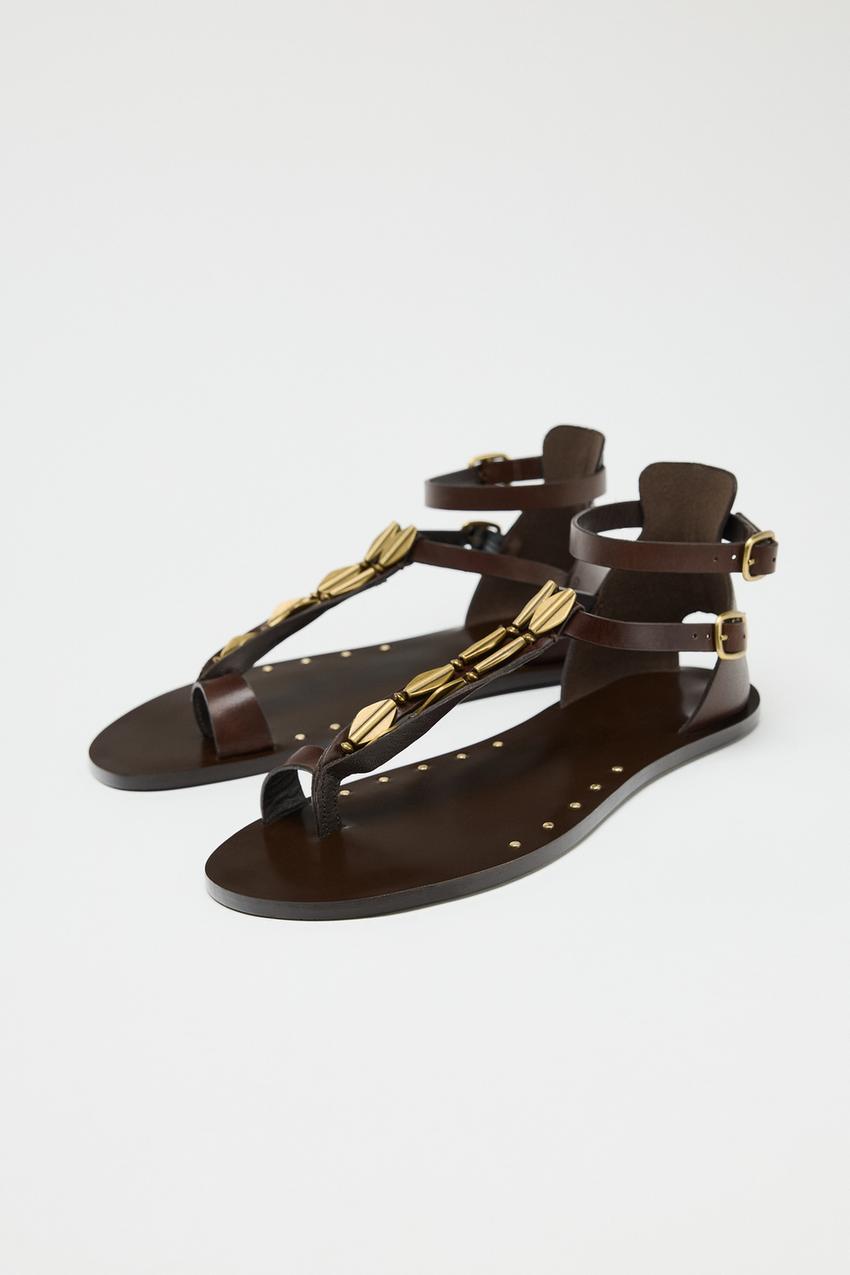 LEATHER SANDALS WITH ORNAMENT