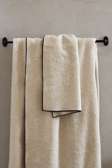 OVERLOCK COTTON BATH TOWEL - Sand / Black by Zara