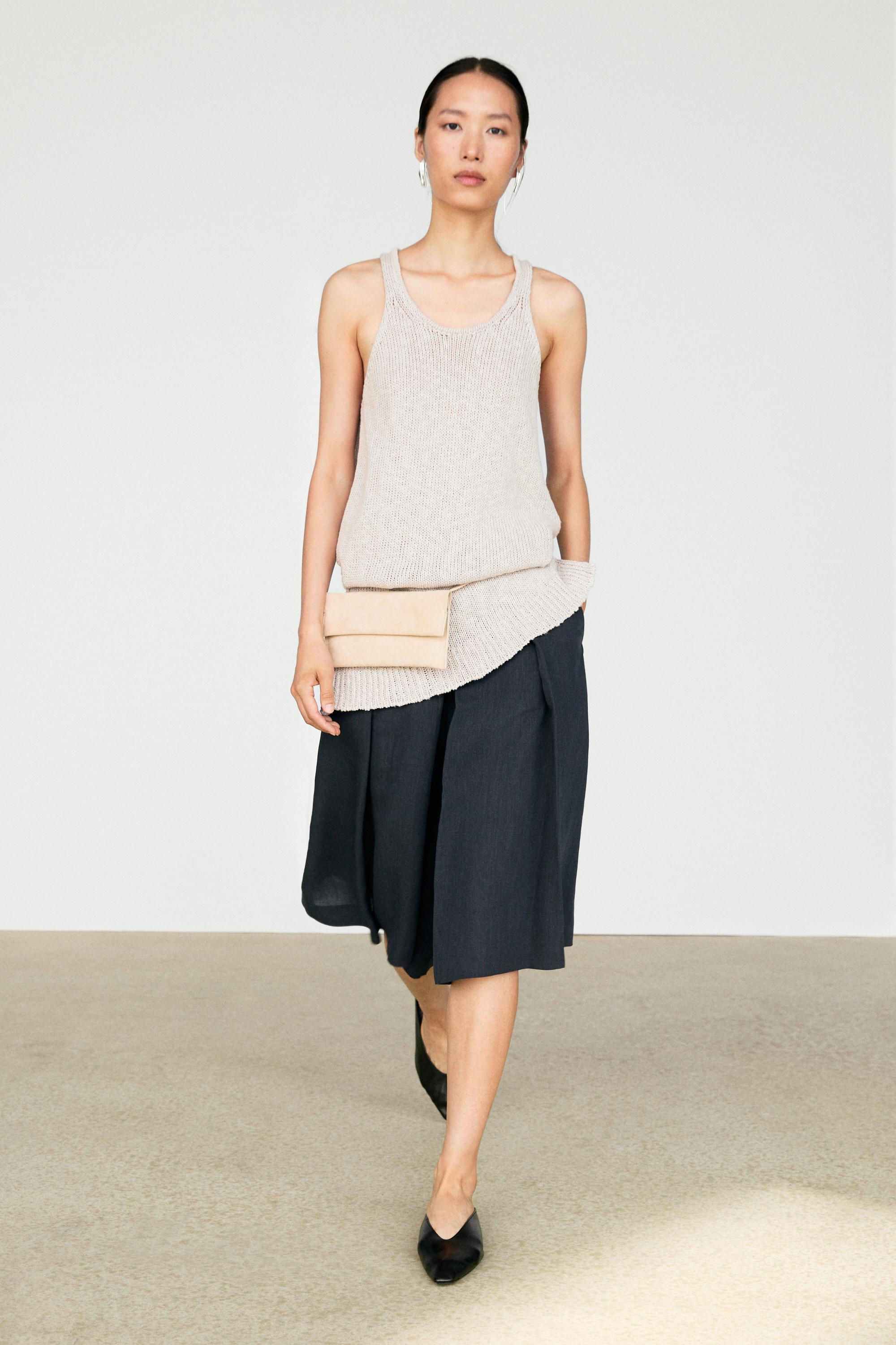 Linen blend Bermuda shorts with pleats