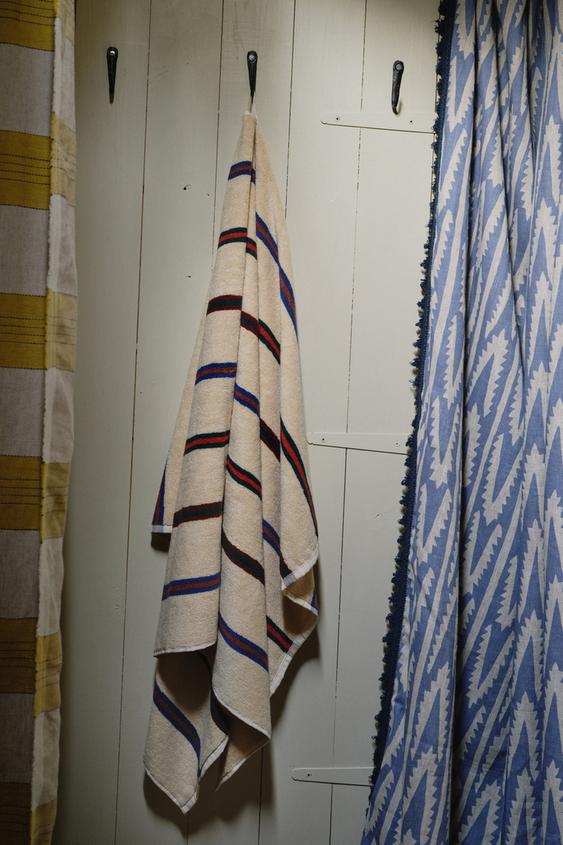 Renueva toallas y textiles de baño con las rebajas deco de Zara Home y H&M  Home