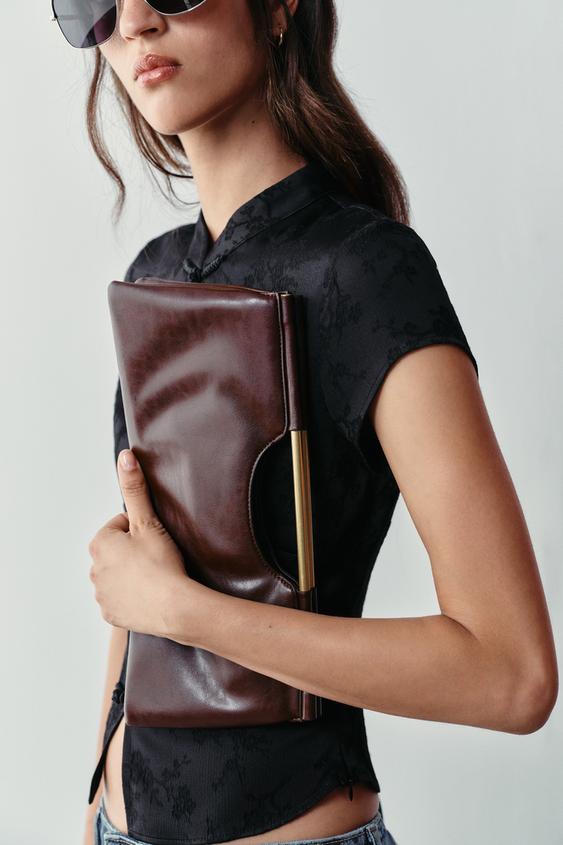 METALLIC HANDLE HANDBAG - Burgundy Red de Zara - Imagen 0
