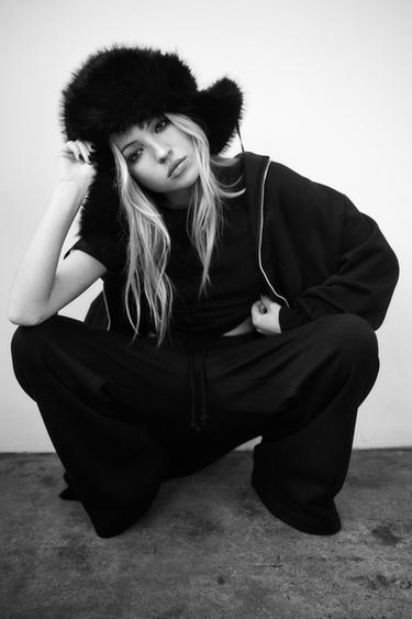 PANTALÓN RECTO FELPA - Negro de Zara - Imaxe 0