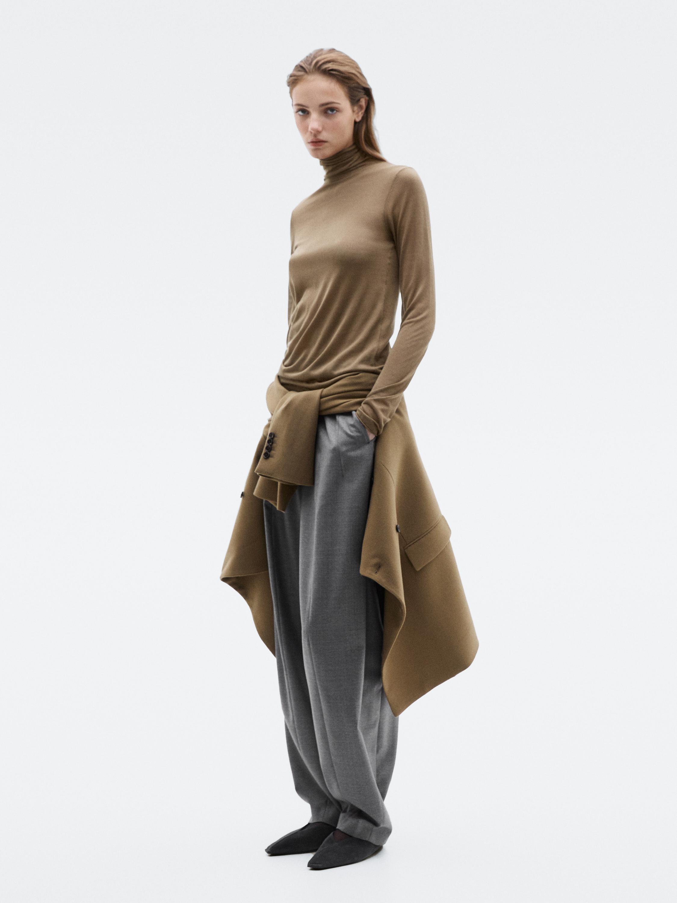 Extra fine knit 100% silk sweater with high neck - LIMITED