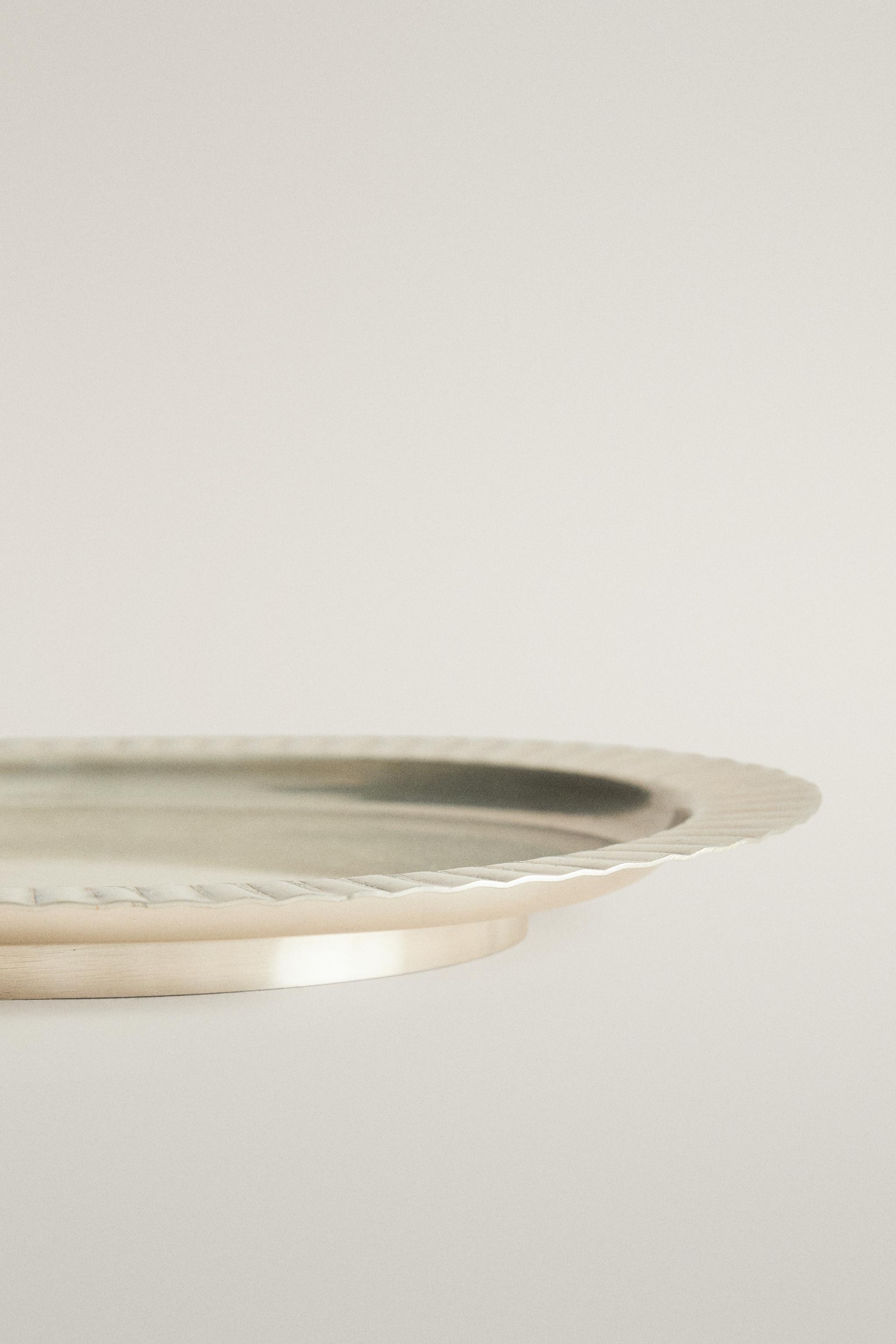 WAVY METAL BATH TRAY