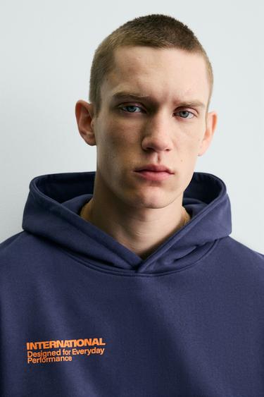 SWEAT À CAPUCHE ET INSCRIPTIONS EN CONTRASTE - Bleu marine de Zara - Image 4
