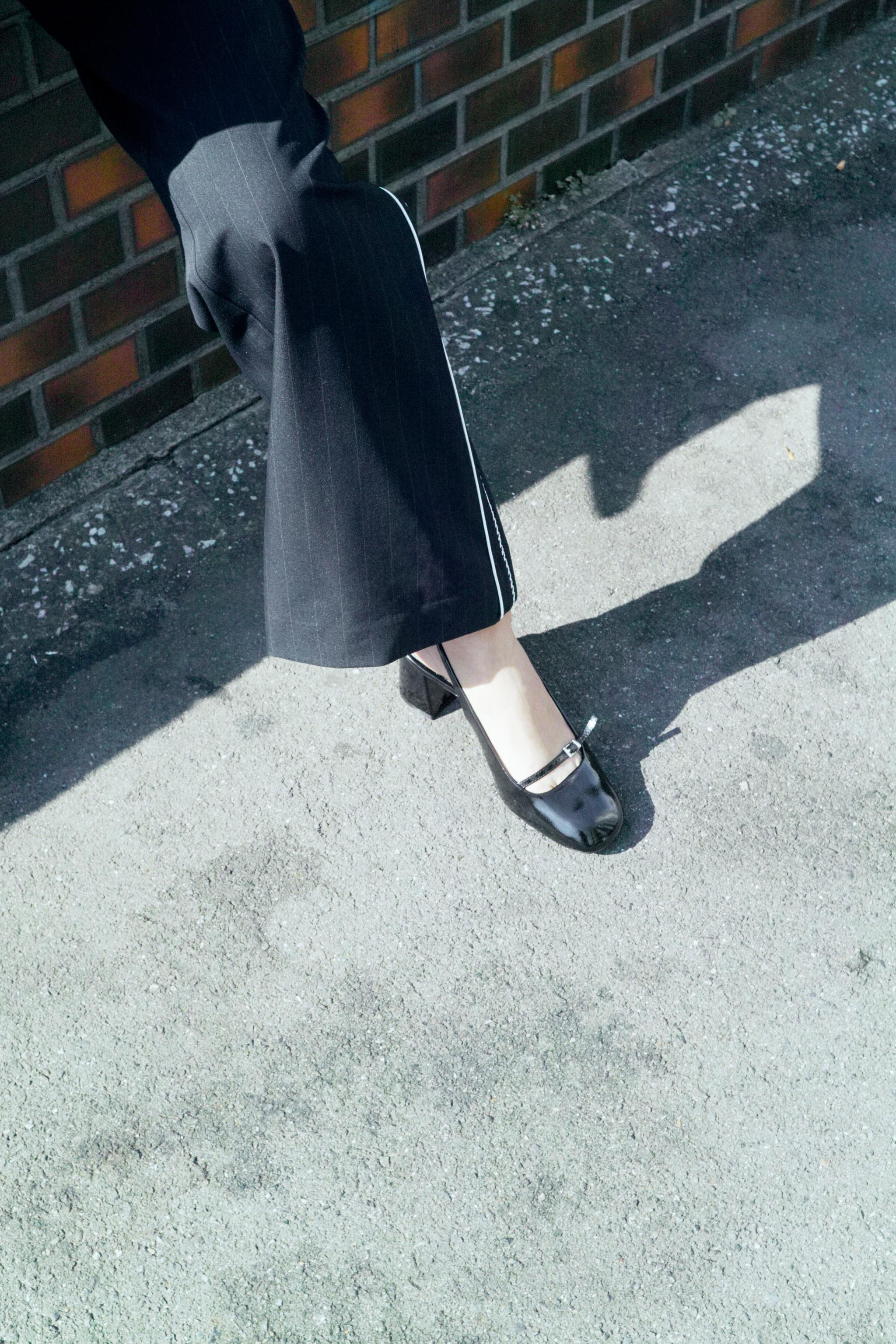 【ZARA】バックル付きエナメルレザー風ミュール1208/510/022 ZARA】バックル付きエナメルレザー風ミュール1208/510/022 (ZARA