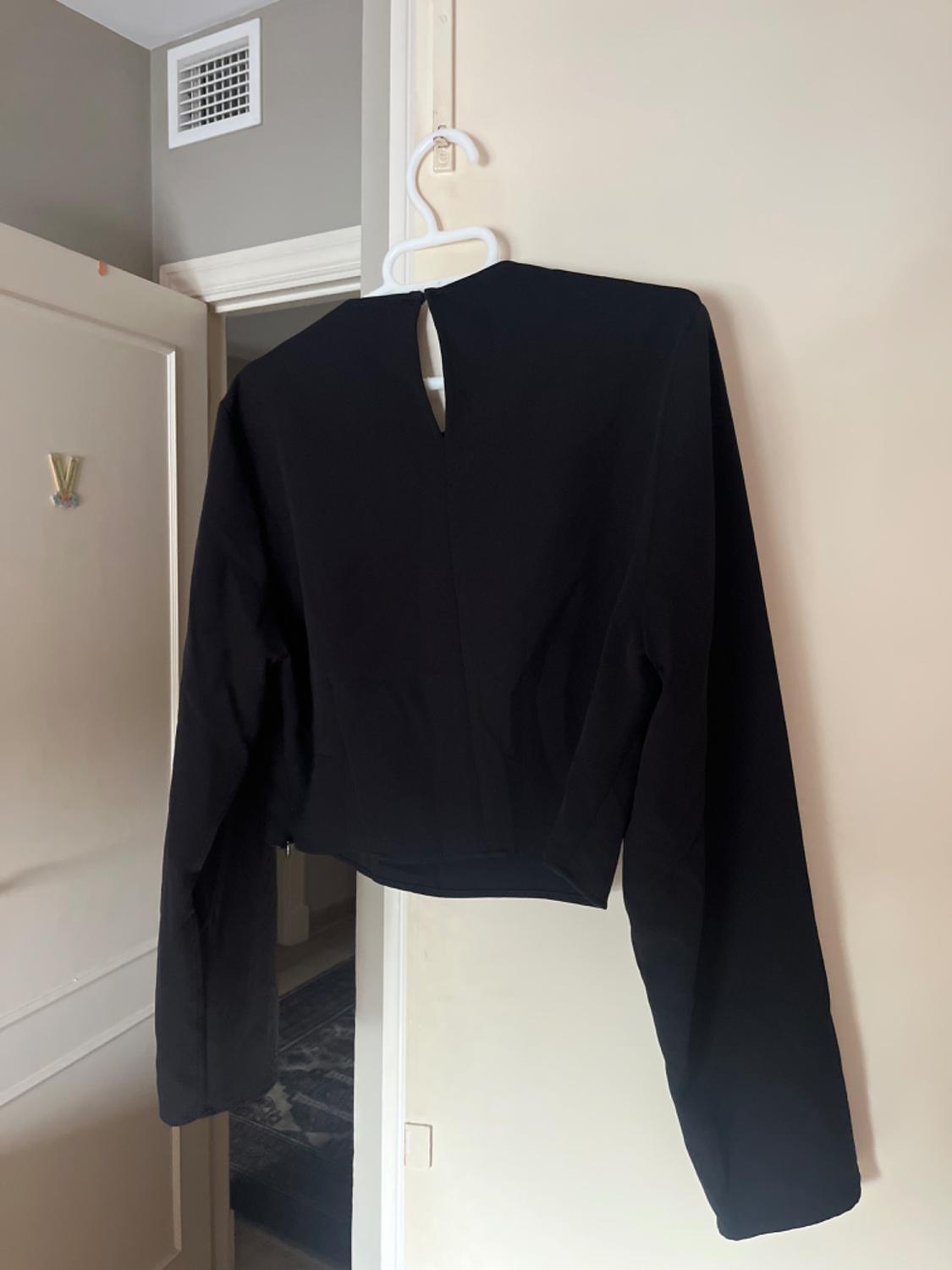 TOP WITH CUT-OUT DETAIL - Image 2