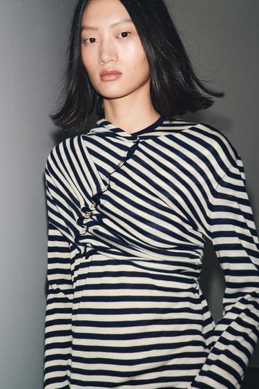 PULL EN MAILLE RAYÉE - Écru / Bleu de Zara - Image 1