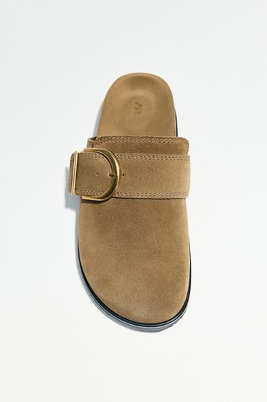 Zara SPLIT LEATHER BUCKLE CLOGS - Olive Green