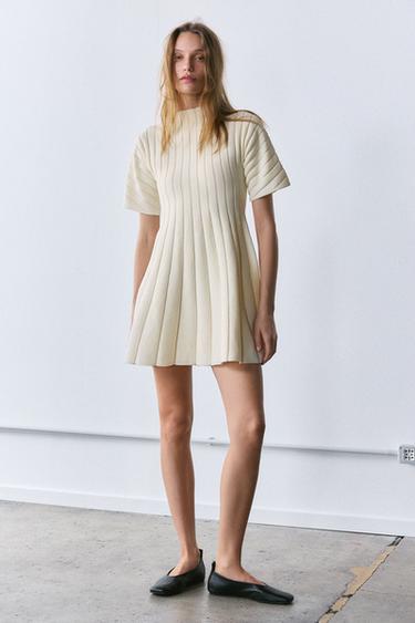 VESTIDO CORTO PUNTO RIB MANGA ABULLONADA - Crudo de Zara