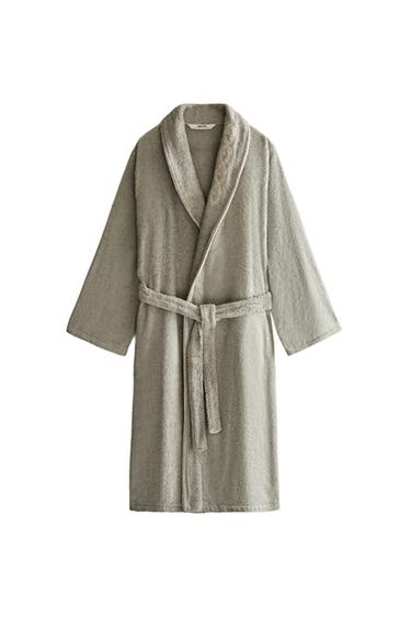 DRESSING GOWN WITH PLANT EMBROIDERY - أخضر وسط الخاص بـ Zara