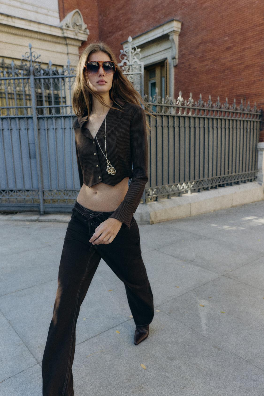 STRIPED SHOULDER PAD CROP SHIRT