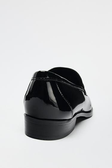 MOCASSINS À EFFET VERNI - Noir de Zara - Image 4