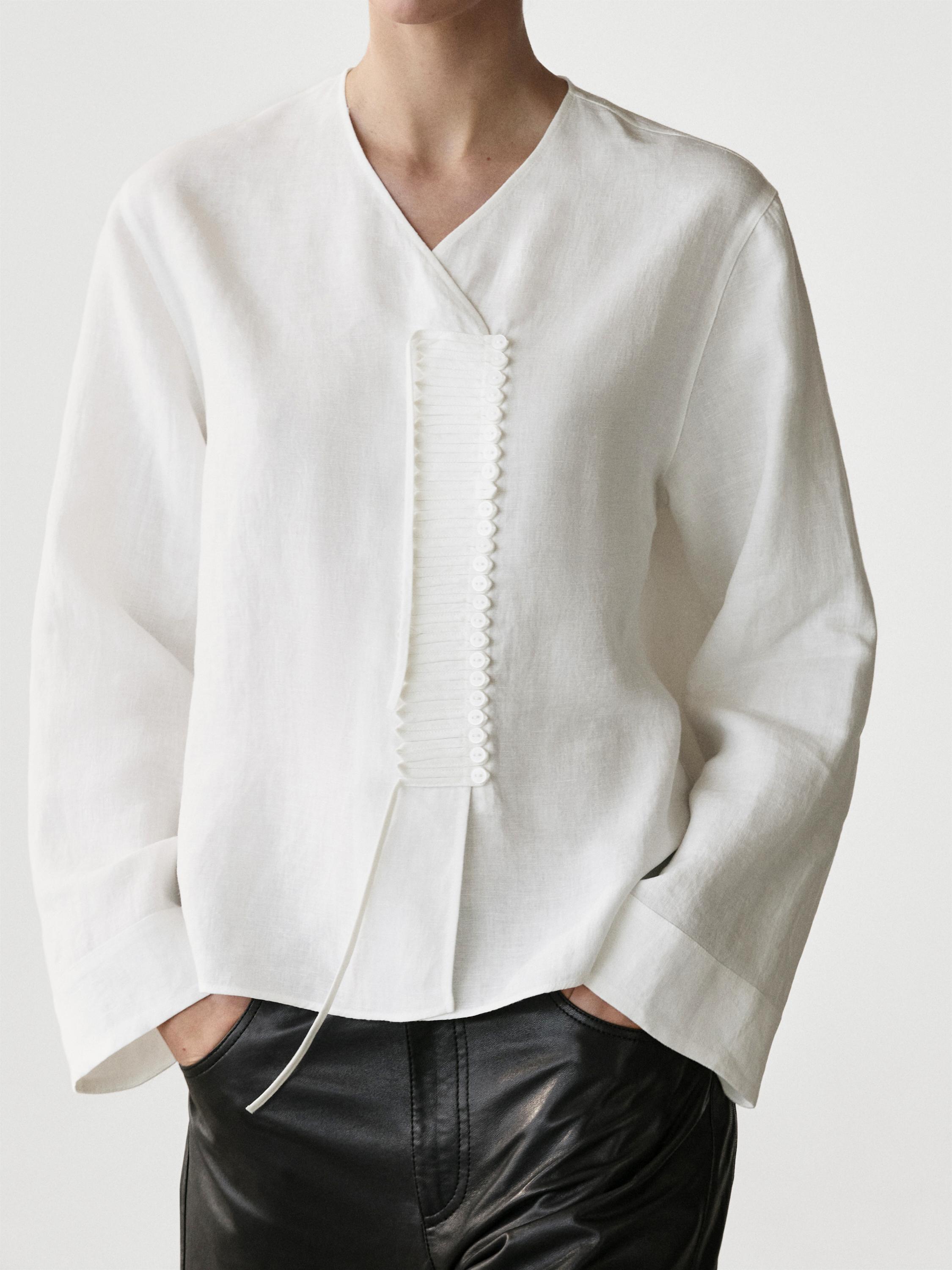 Flowing shirt with chest detail
