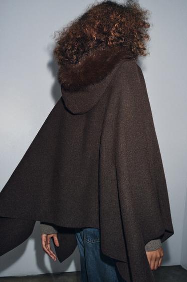KNITTED CAPE WITH SHEEPSKIN - Brown by Zara