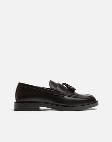 MOCASÍN VESTIR BORLAS - Marrón de Zara