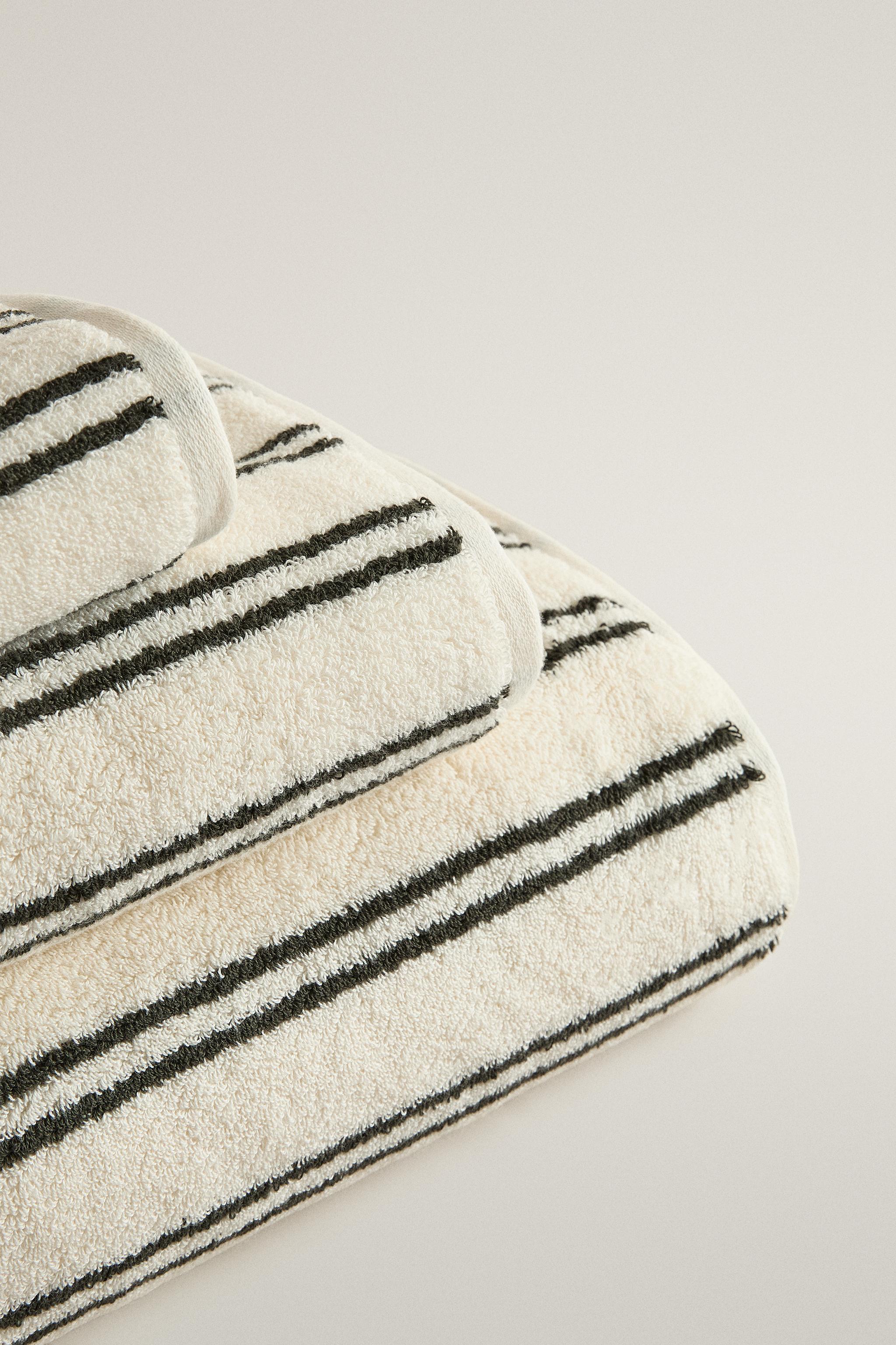 STRIPED ORGANIC COTTON BATH TOWEL (800 GSM)