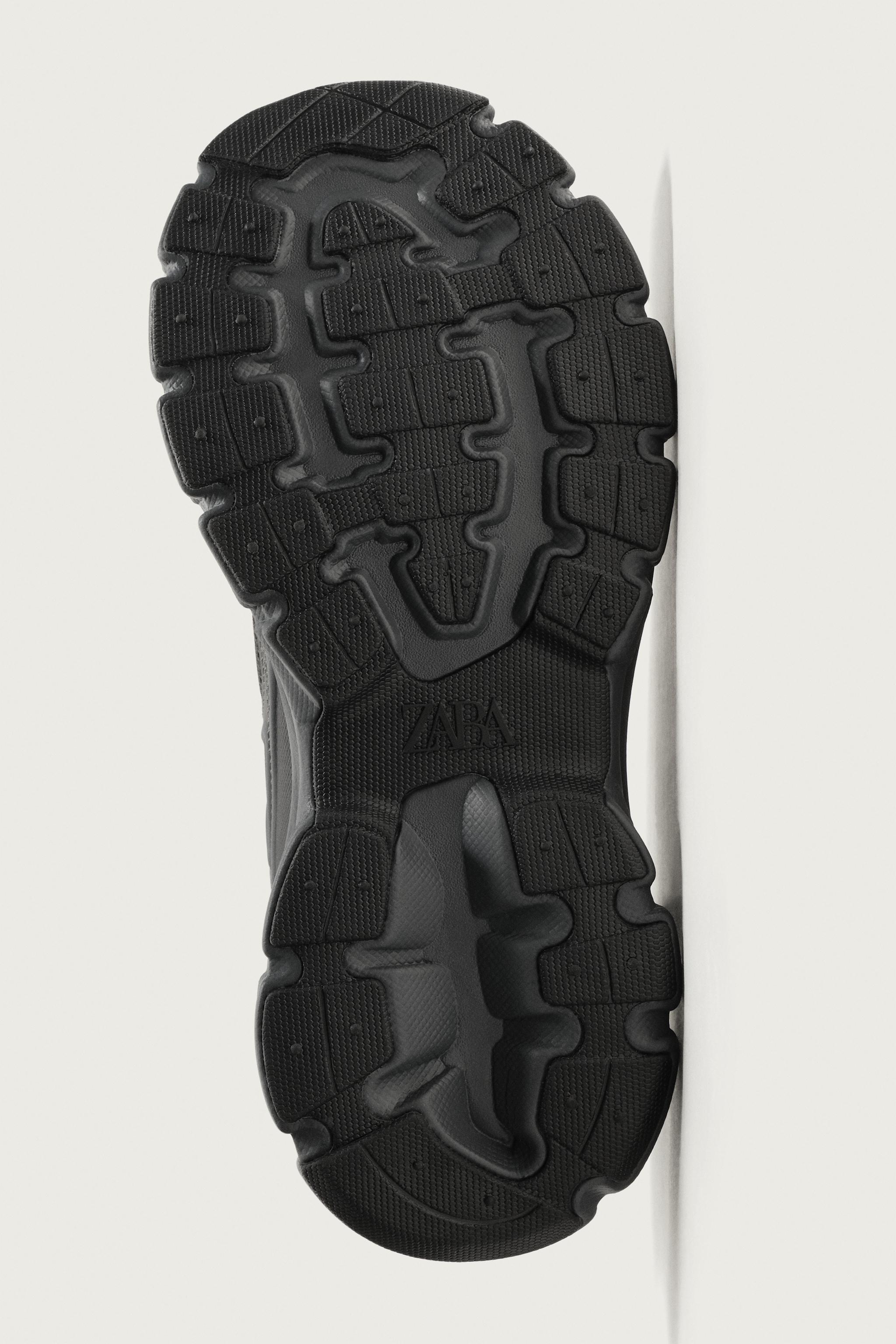 CHUNKY SOLE SNEAKERS