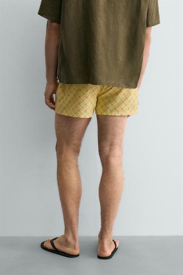 MAILLOT DE BAIN MI-LONG À IMPRIMÉ GÉOMÉTRIQUE DÉLAVÉ - Jaune de Zara - Image 2