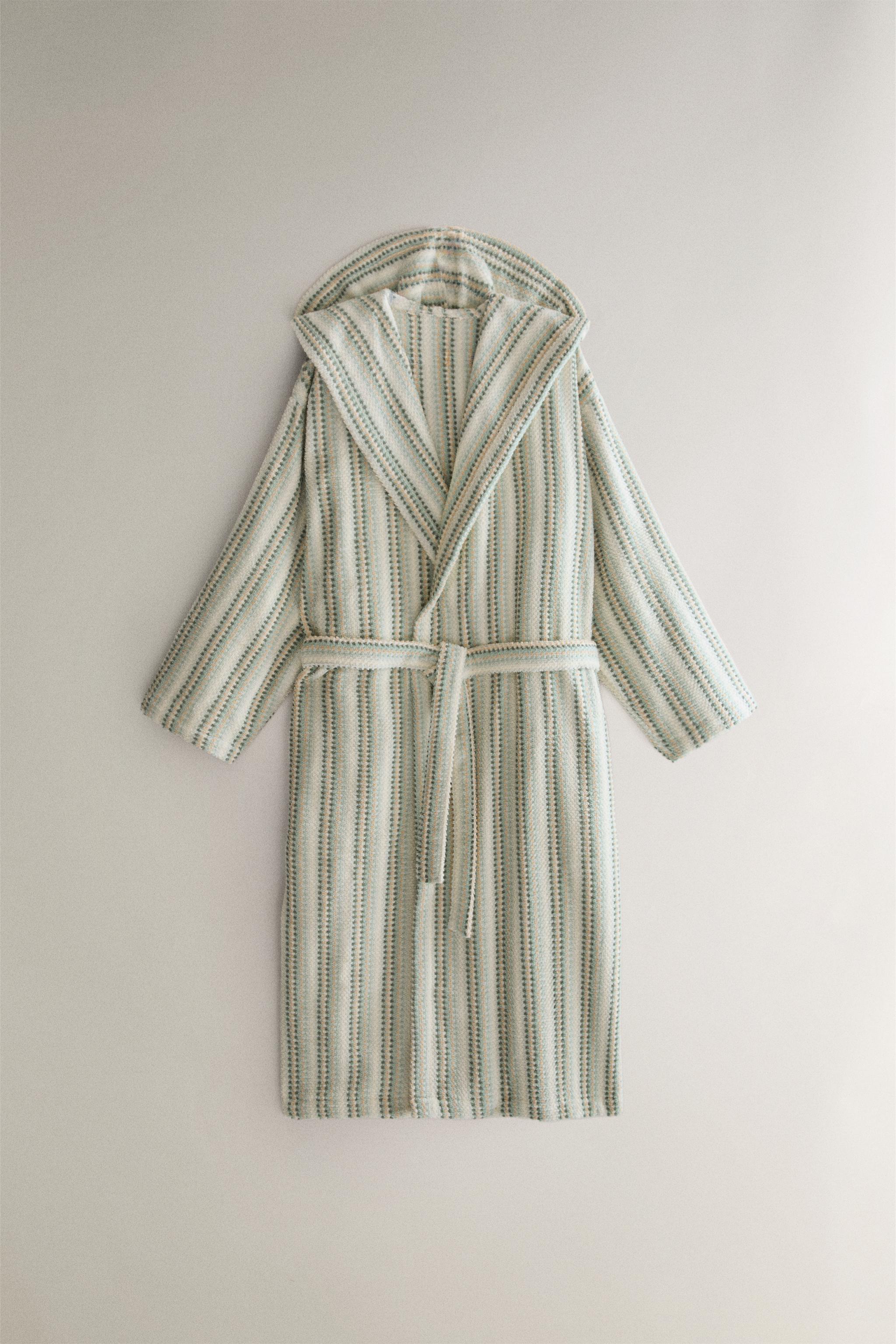 STRIPED HOODED BATHROBE