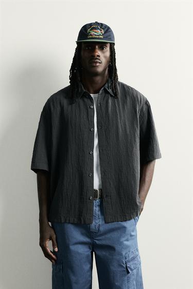 CHEMISE COUPE BOXY EN JACQUARD À RAYURES - Gris anthracite de Zara
