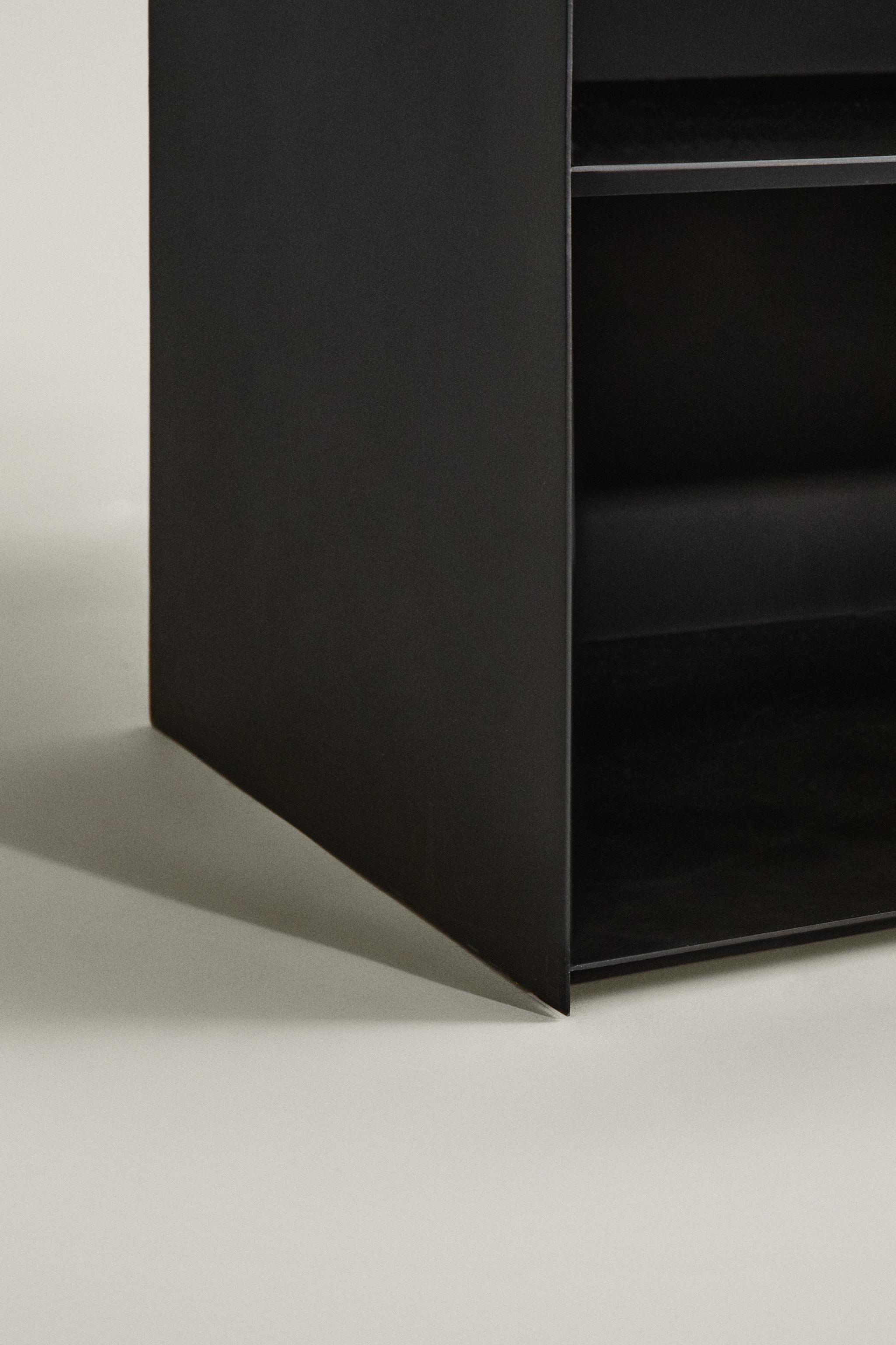 METAL BEDSIDE TABLE WITH DRAWER