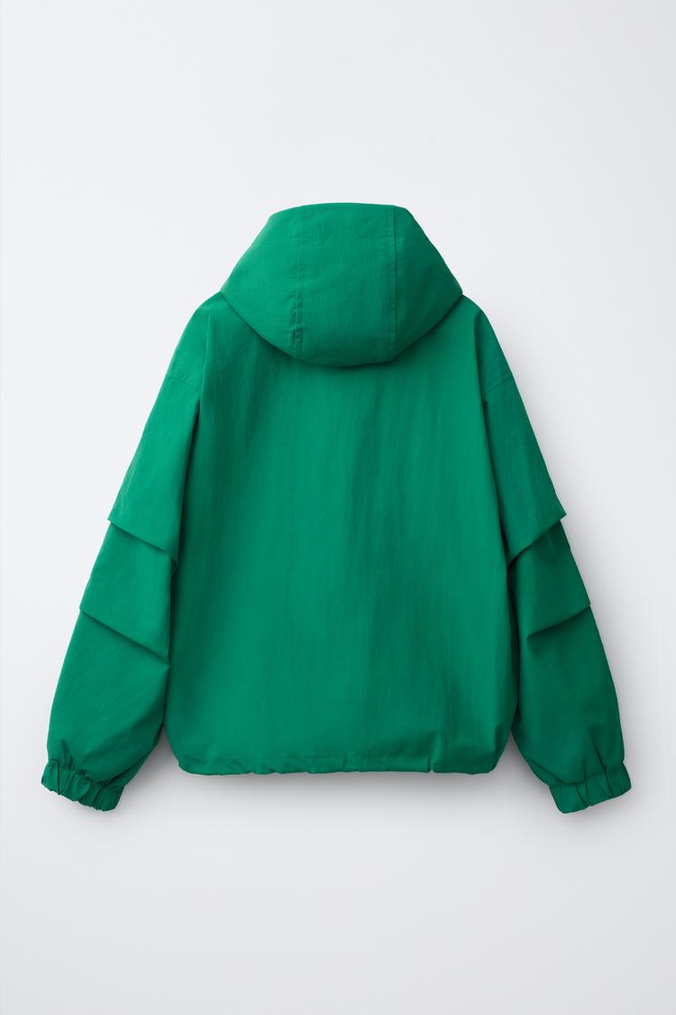 Chaqueta con capucha repelente al agua 2