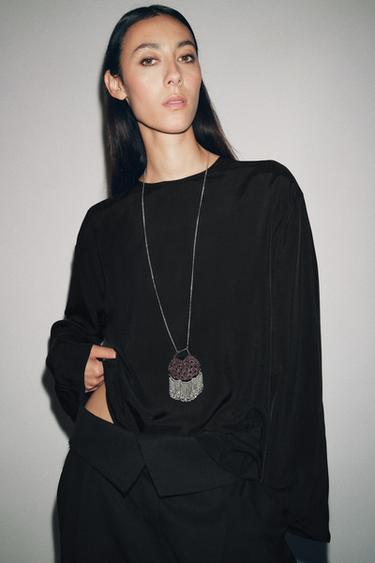 ДЛИННОЕ ОЖЕРЕЛЬЕ С СУМКОЙ, СВЯЗАННОЙ КРЮЧКОМ — КОРИЧНЕВЫЙ от Zara