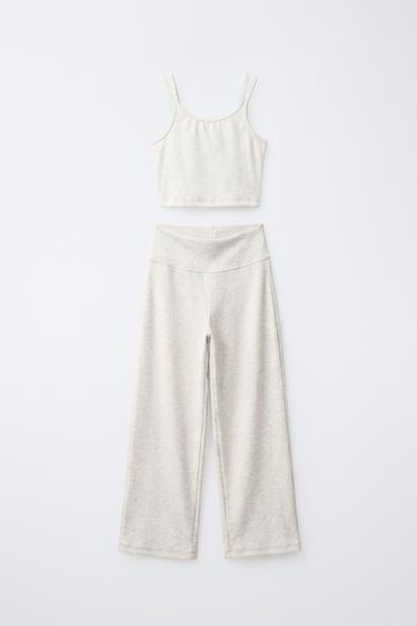 طقم توب محزز وبنطلون مستقيم - رمادي فيجوريه by Zara
