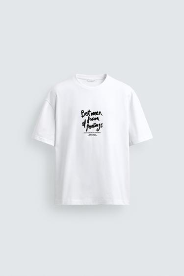 تيشرت بنص مع نسيج - أبيض الخاص بـ Zara