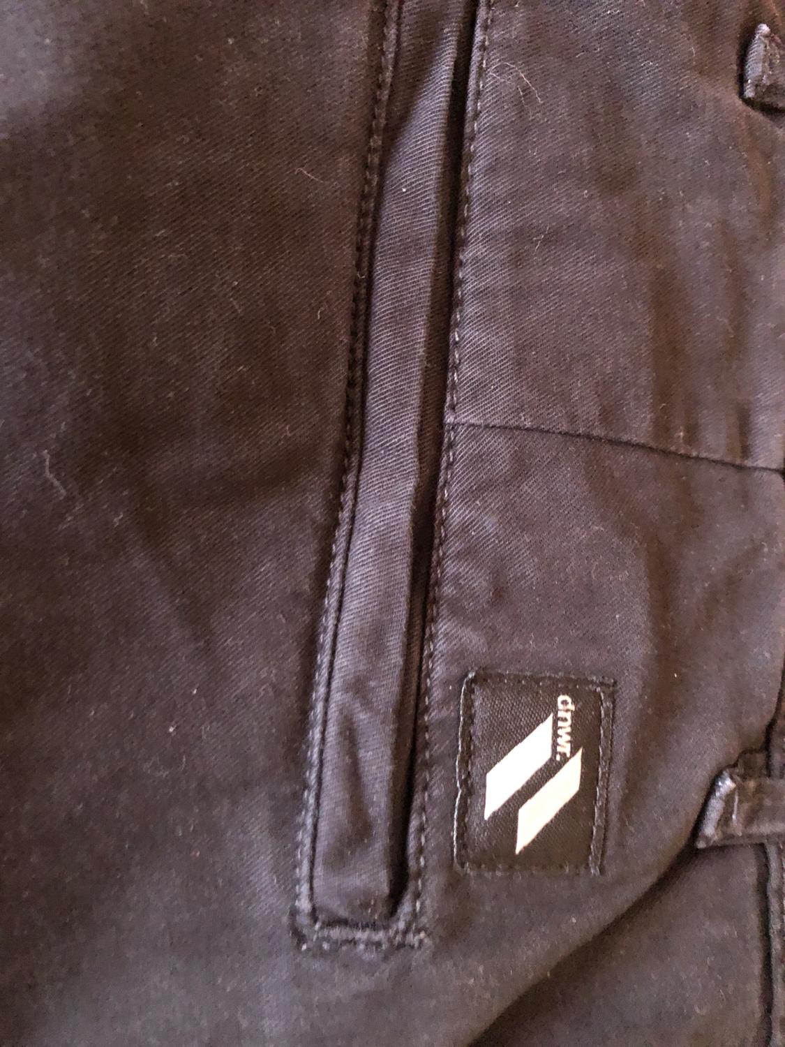 CHINOS - Image 3