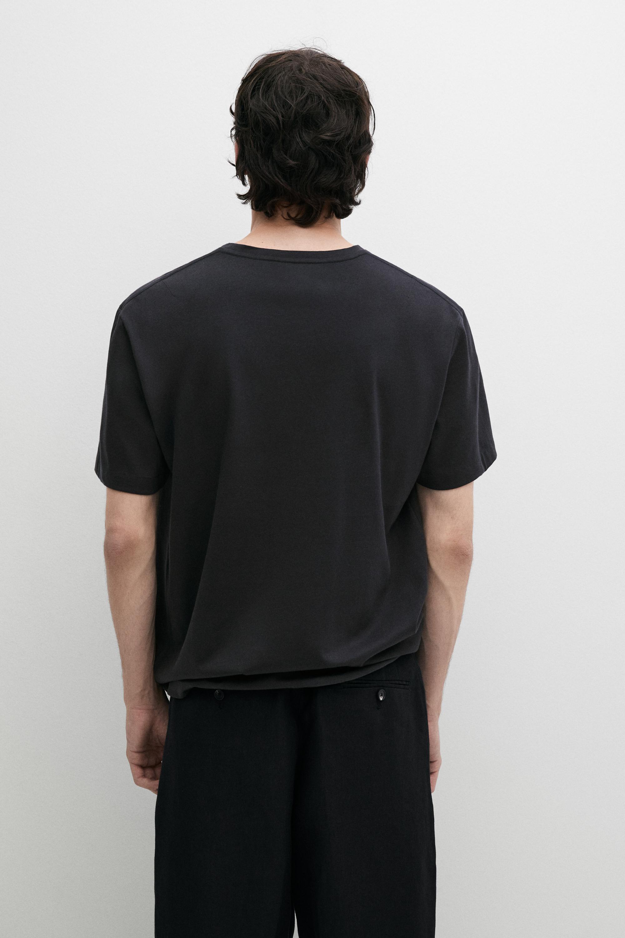 100% cotton T-shirt with shoulder detail