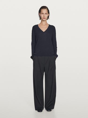 Pull en maille tressée à col en V - Bleu marine de Zara
