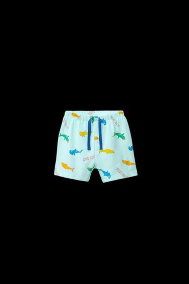 2-6 JAHRE/ SCHLAFANZUG-GARNITUR MIT T-SHIRT UND BERMUDA-SHORTS MIT HAIFISCHPRINT - Hellblau von Zara