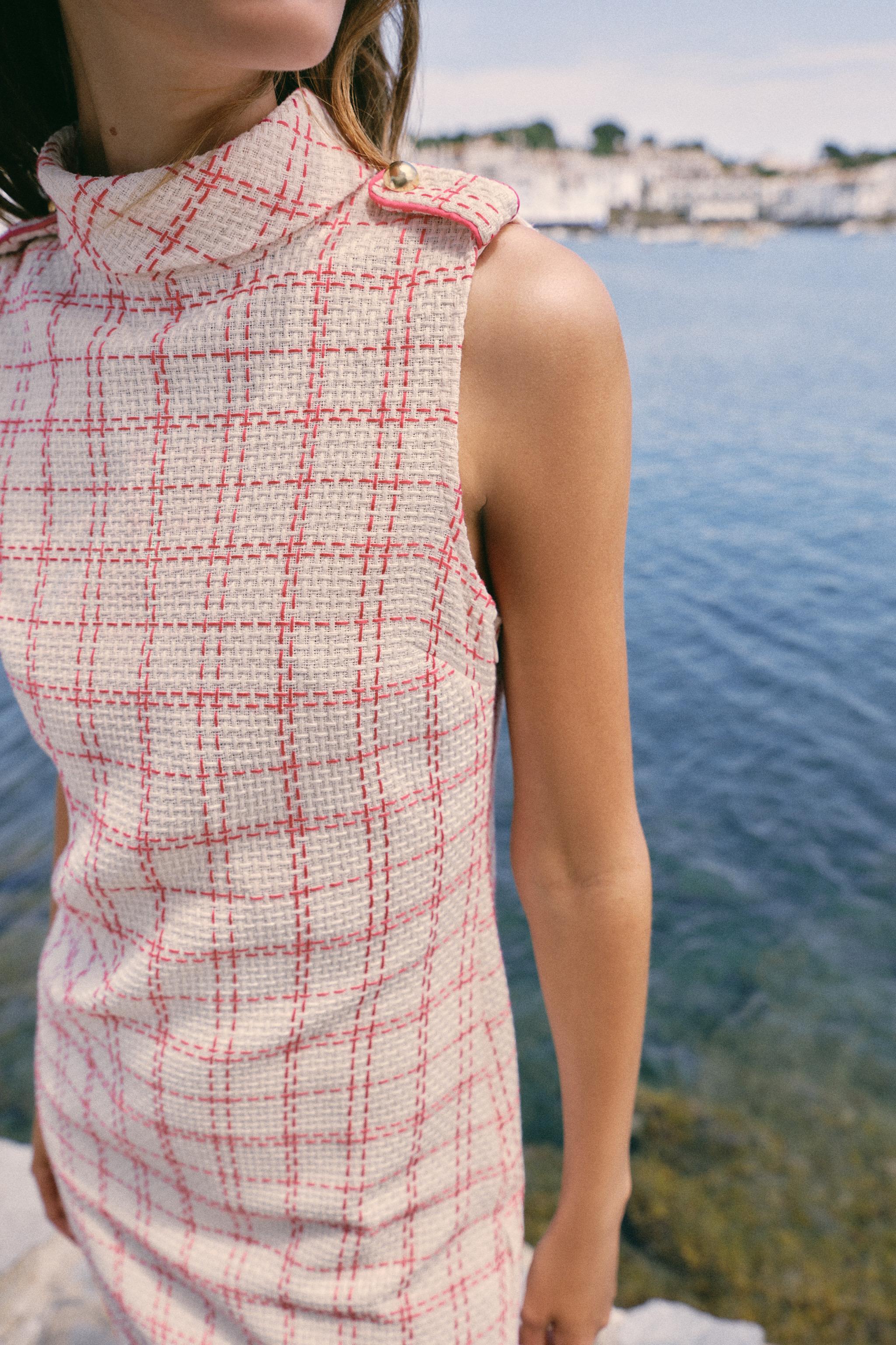 SHORT TEXTURED DRESS — White / Pink