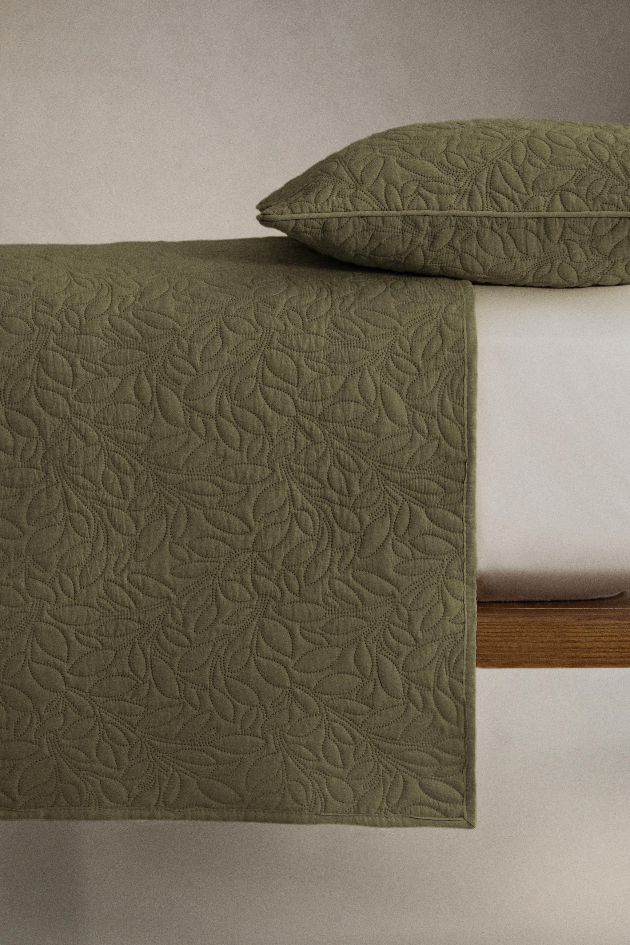 ÉDREDON MATELASSÉ FEUILLES