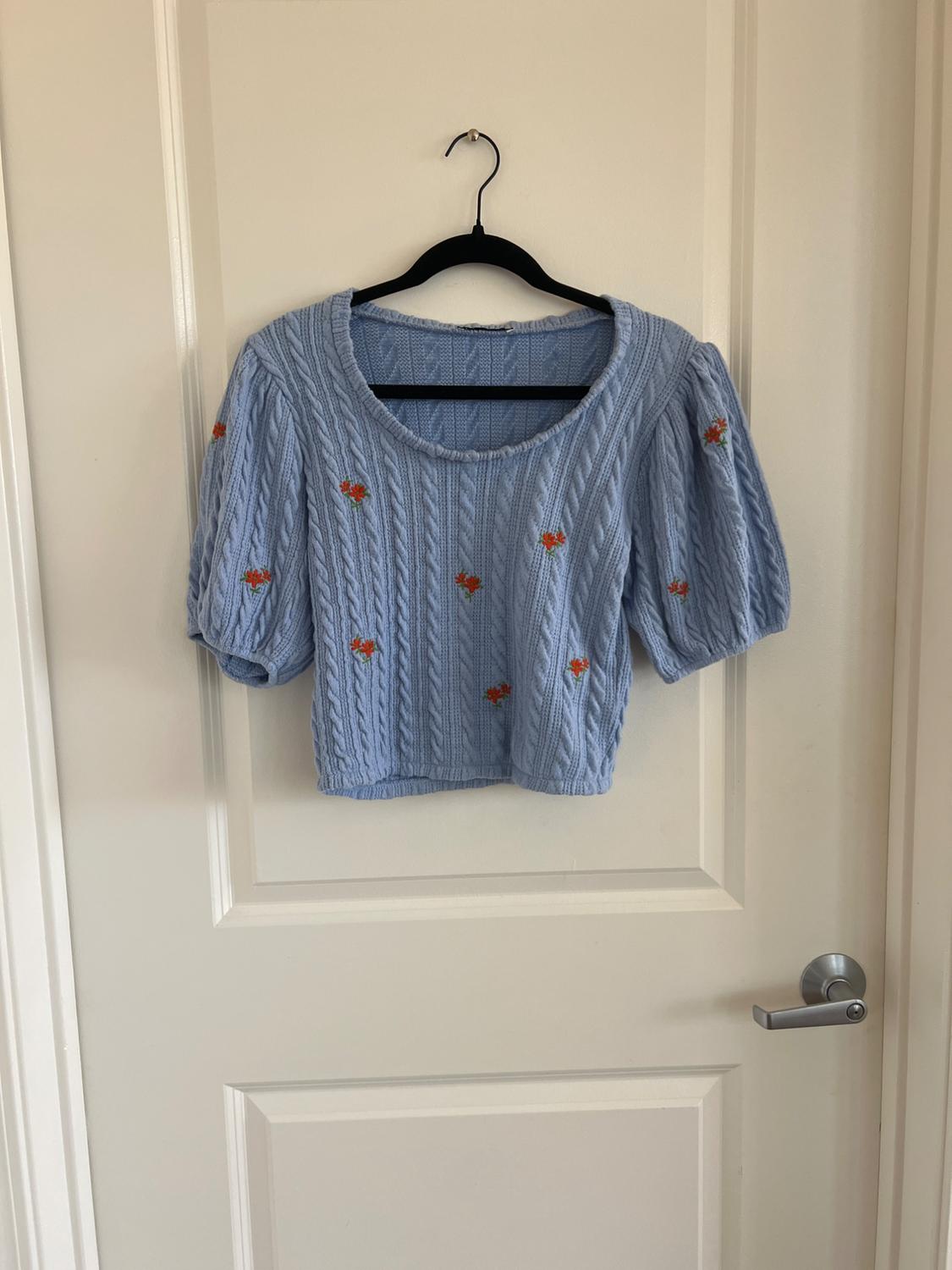 CAMISETA OCHOS BORDADOS