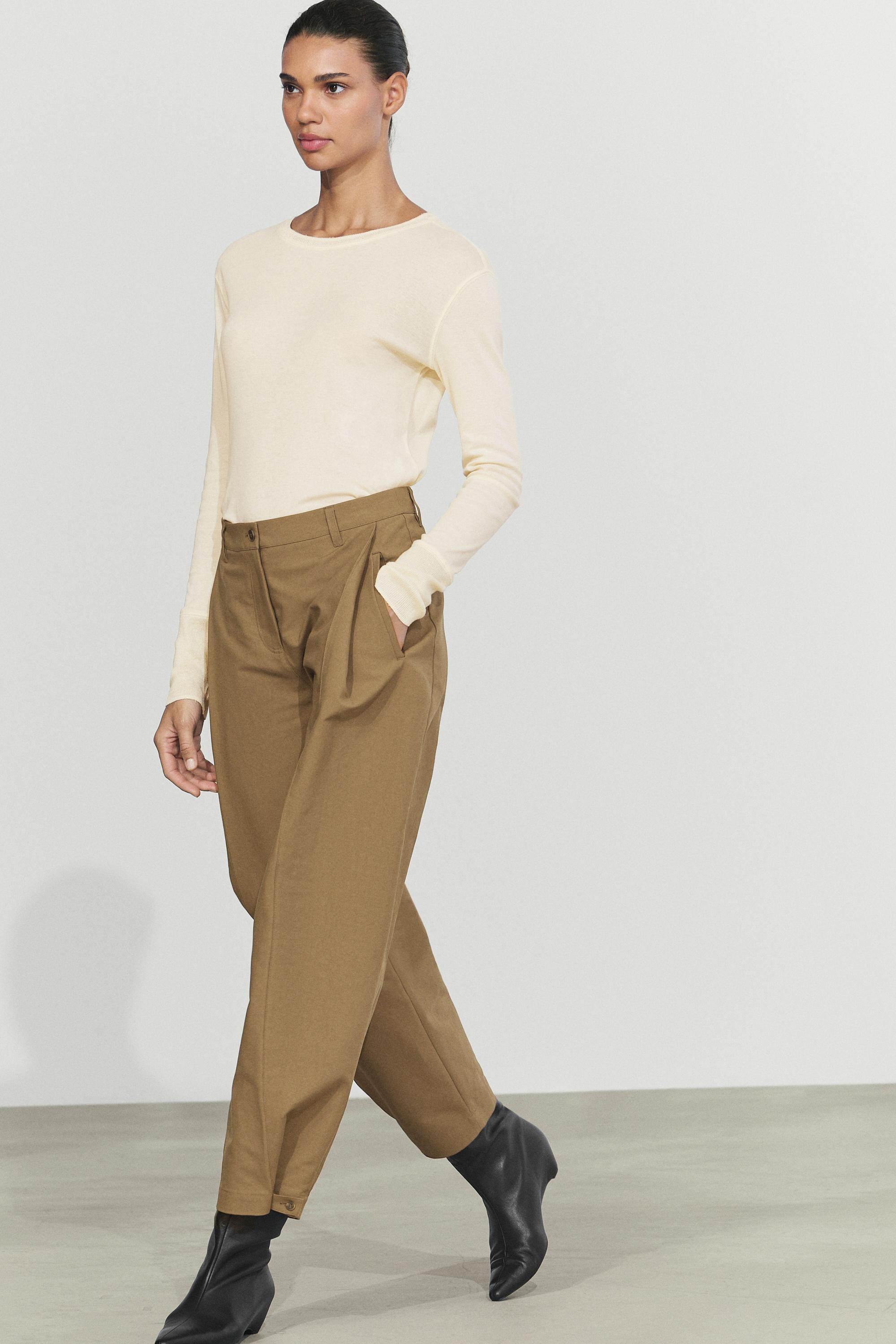Barrel fit pants with side pleat detail