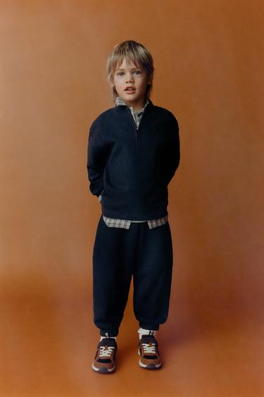 Zara JEDNOBOJAN SPORTSKI KOMPLET SA DUKSERICOM I JOGGER PANTALONAMA – Plava