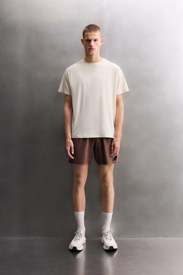 T-SHIRT TÉCNICA COM ESTRUTURA - Cru / Vigoré da Zara