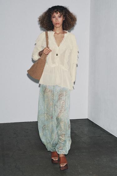 BLUSE MIT VOLANT UND SPITZE ZW COLLECTION - Cremefarben von Zara